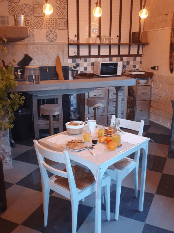 Cuisine commune et préparation petit déjeuner au Saint Marquan